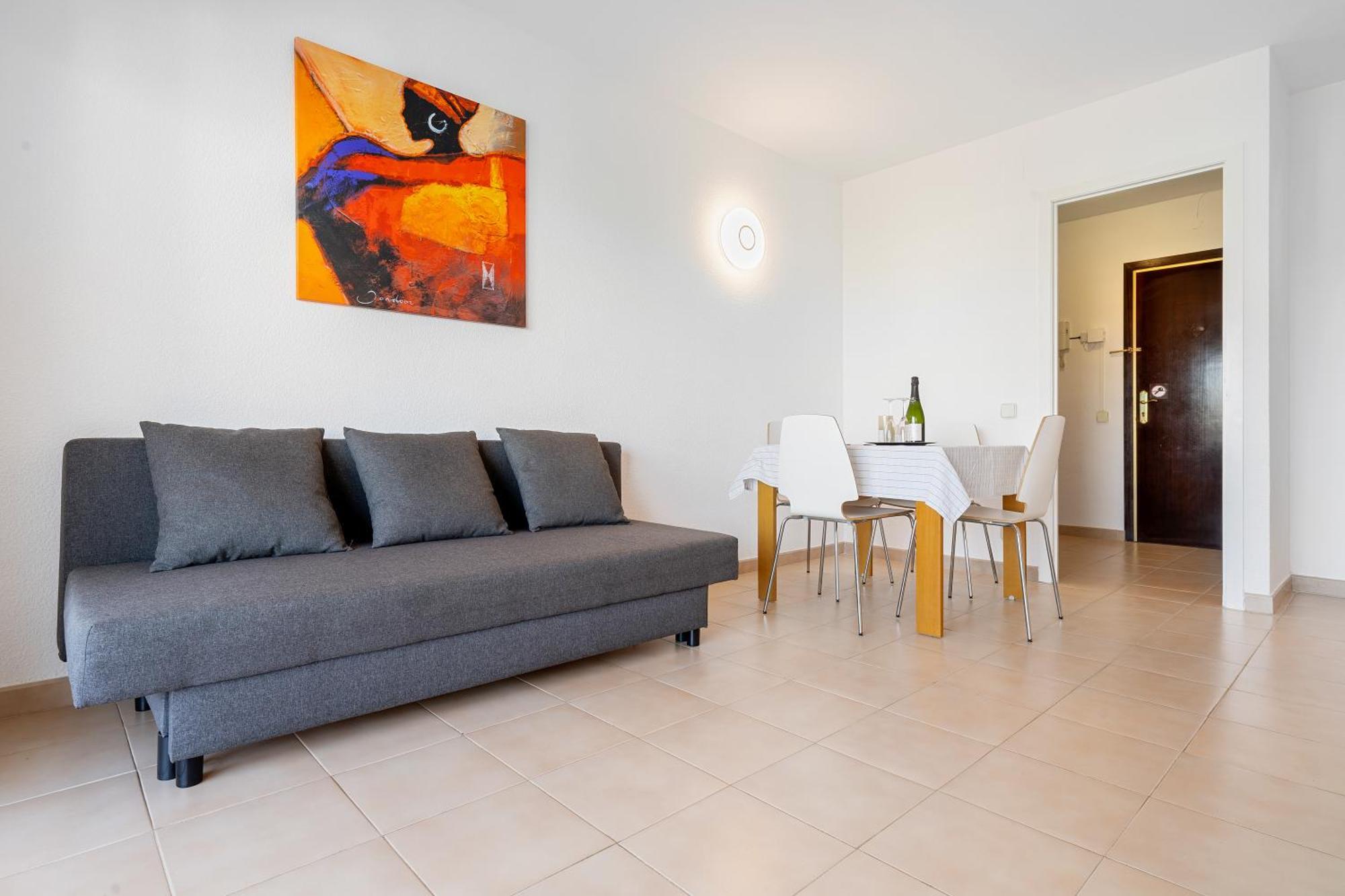 Ct Apartment *